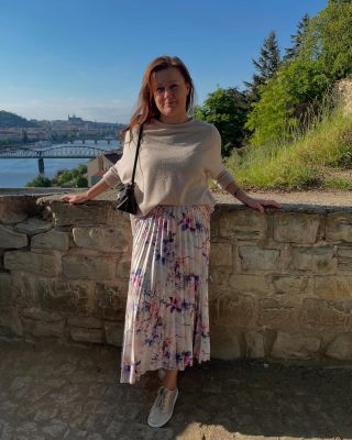 Pohodlí a eleganci si zasloužíme i na cestách 😉 #taollimoda #ceskamoda #ceskaznacka #lokalnimoda #plisovanasukne...