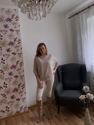 Ležérní oversized pulovry jste si na trzích hned oblíbily, takže na e-shop jsem je zatím nestihla dát, ale brzy to...